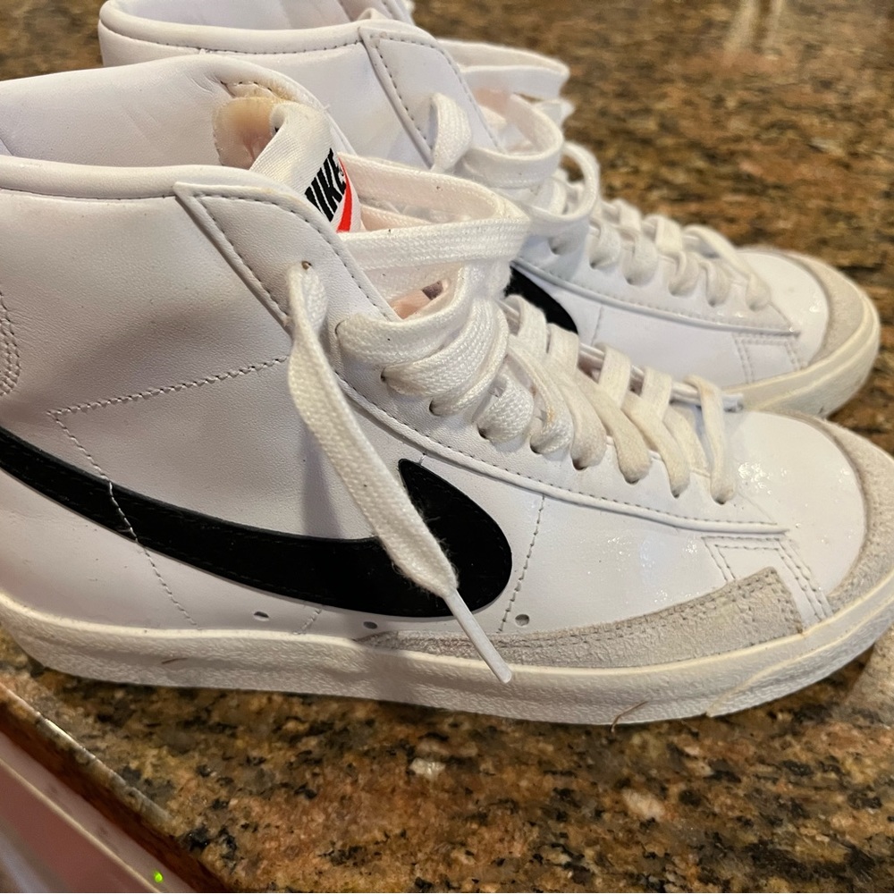 Nike Women’s Blazer Mid ‘77